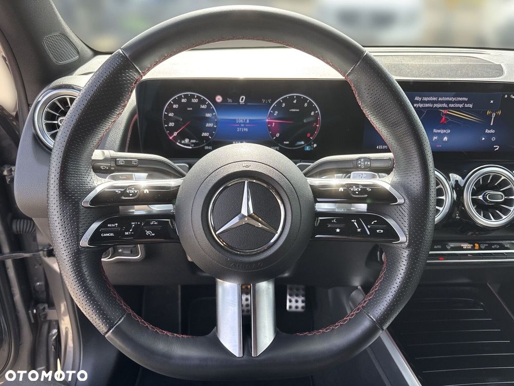 Mercedes-Benz GLB - 12