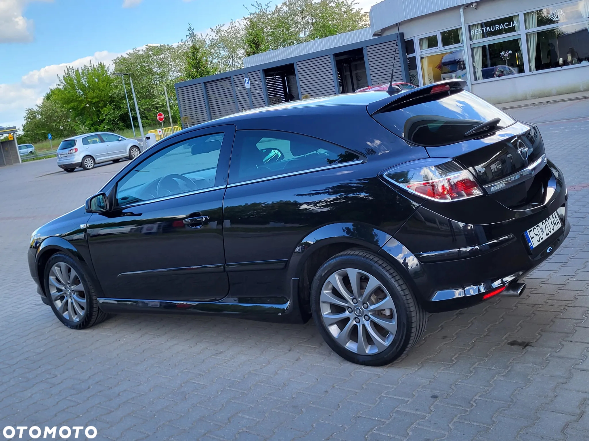 Opel Astra GTC 1.6 Cosmo - 11
