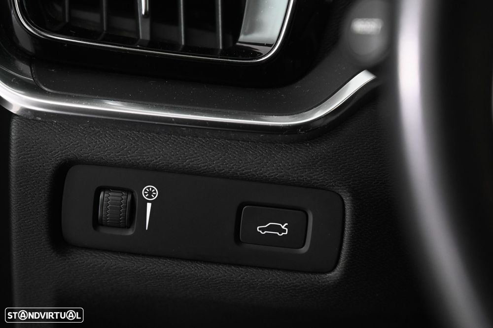 Volvo V60 2.0 D3 Momentum Geartronic - 25