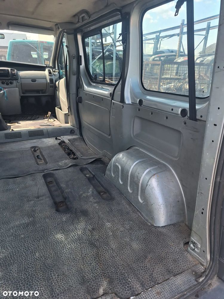 ŚRODEK BOCZEK TAPICERKA  TYŁ VIVARO TRAFIC - 3