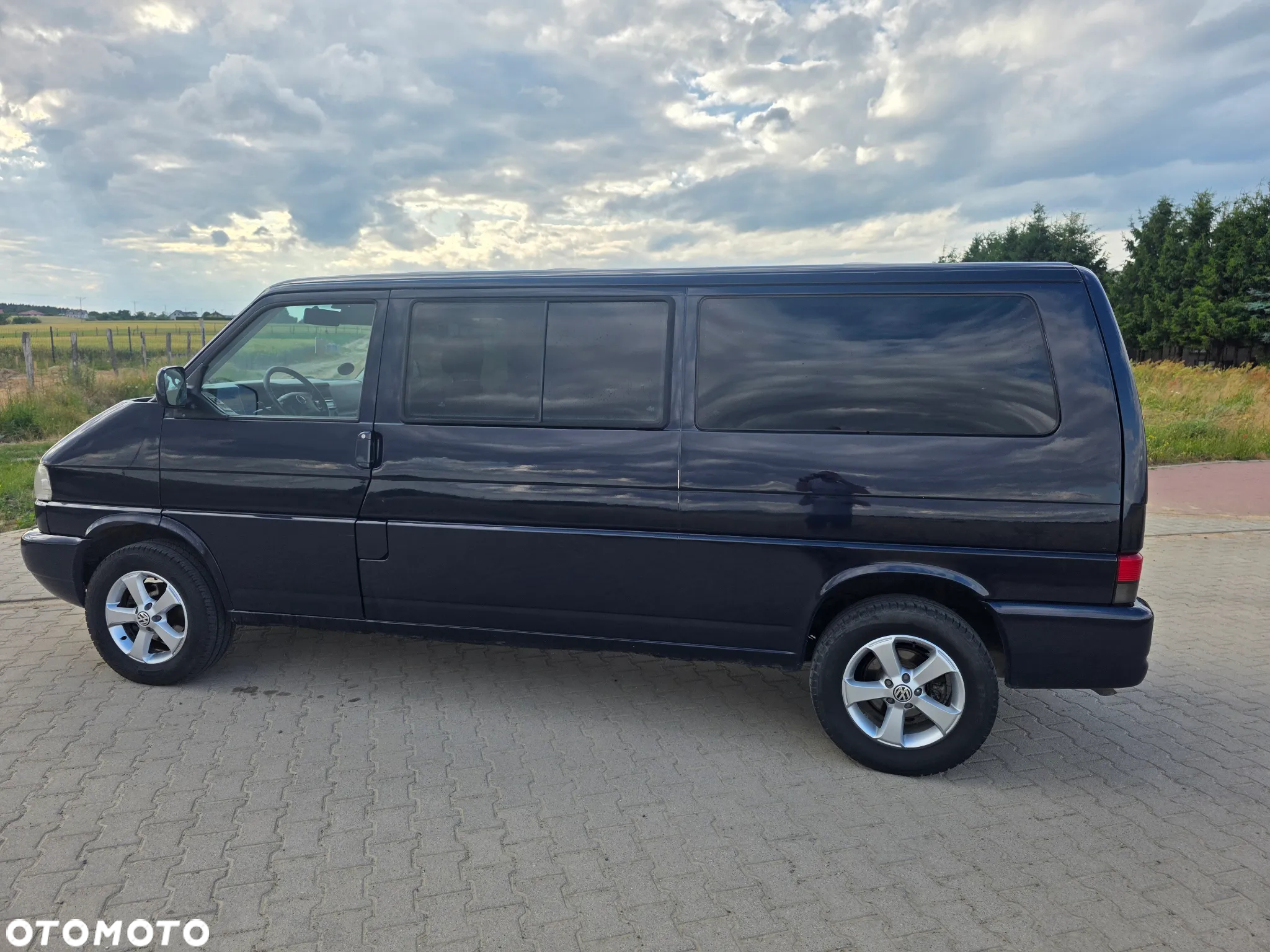 Volkswagen Caravelle - 7