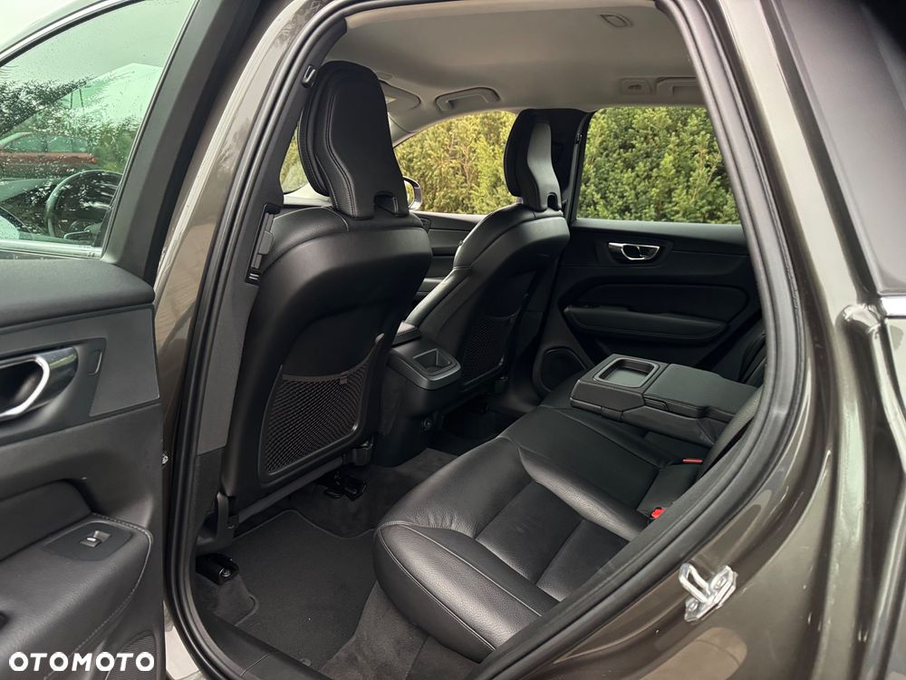 Volvo XC 60 D3 Momentum Pro - 21