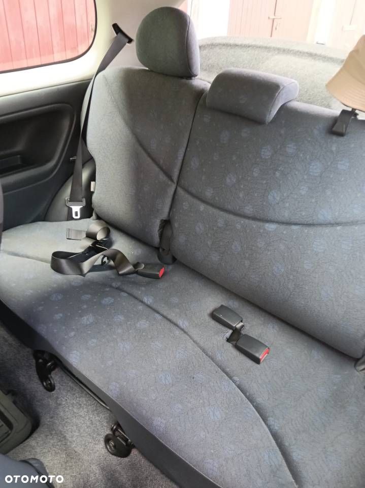 Toyota Yaris 1.0 Base - 6