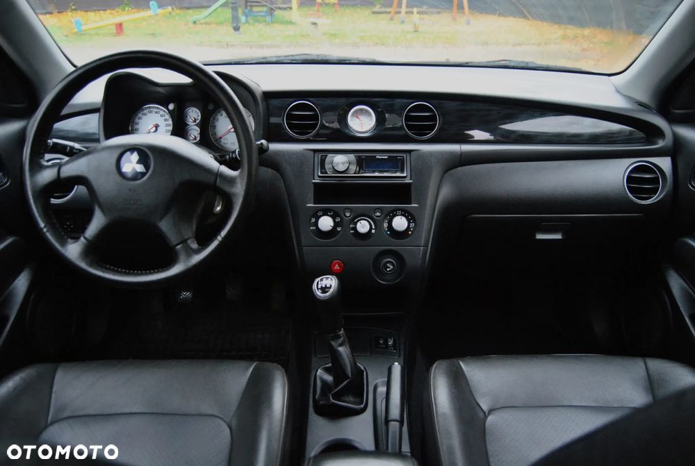 Mitsubishi Outlander 2.0 4WD Invite - 9
