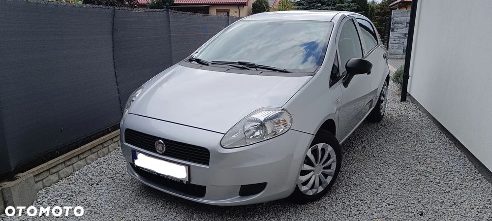 Fiat Grande Punto 2011 photo 2