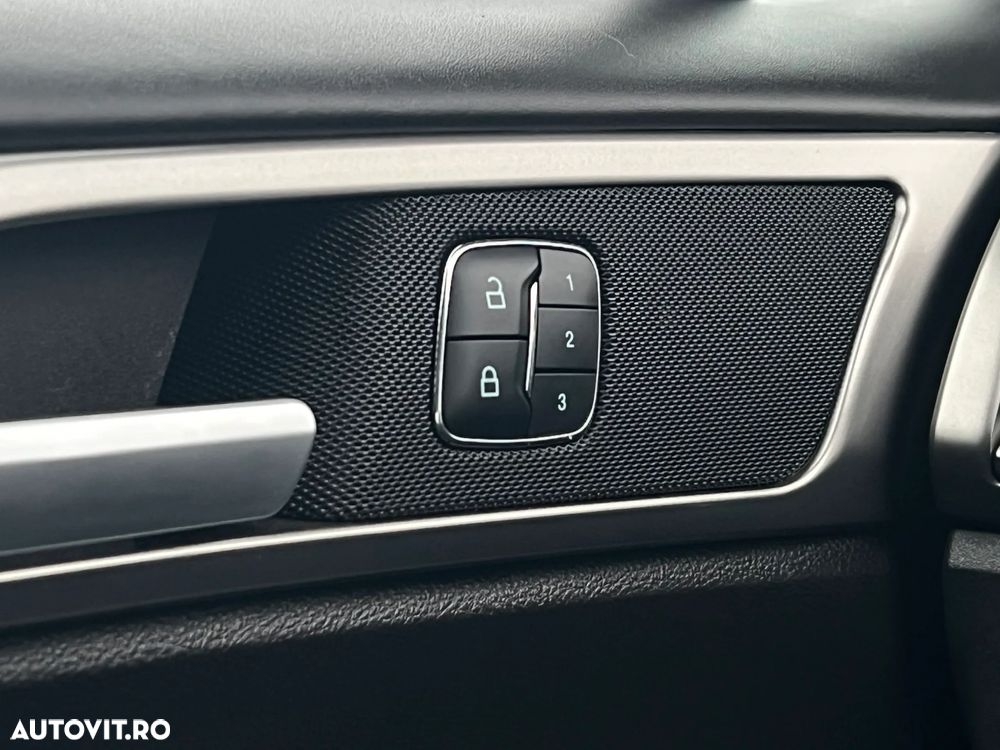 Ford Mondeo 2.0 HEV Vignale - 25