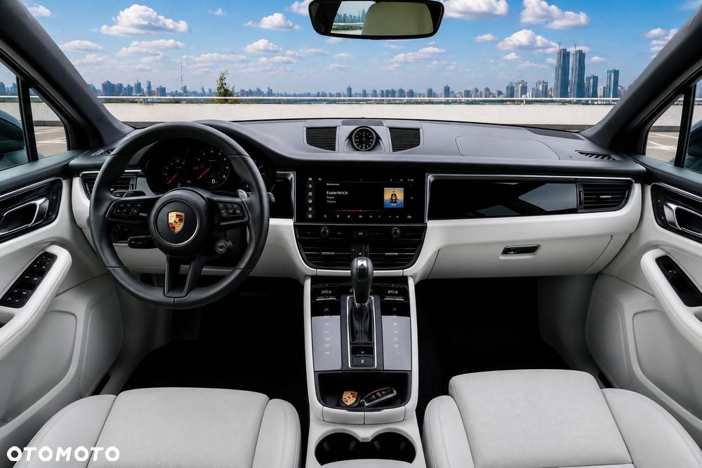 Porsche Macan T - 13