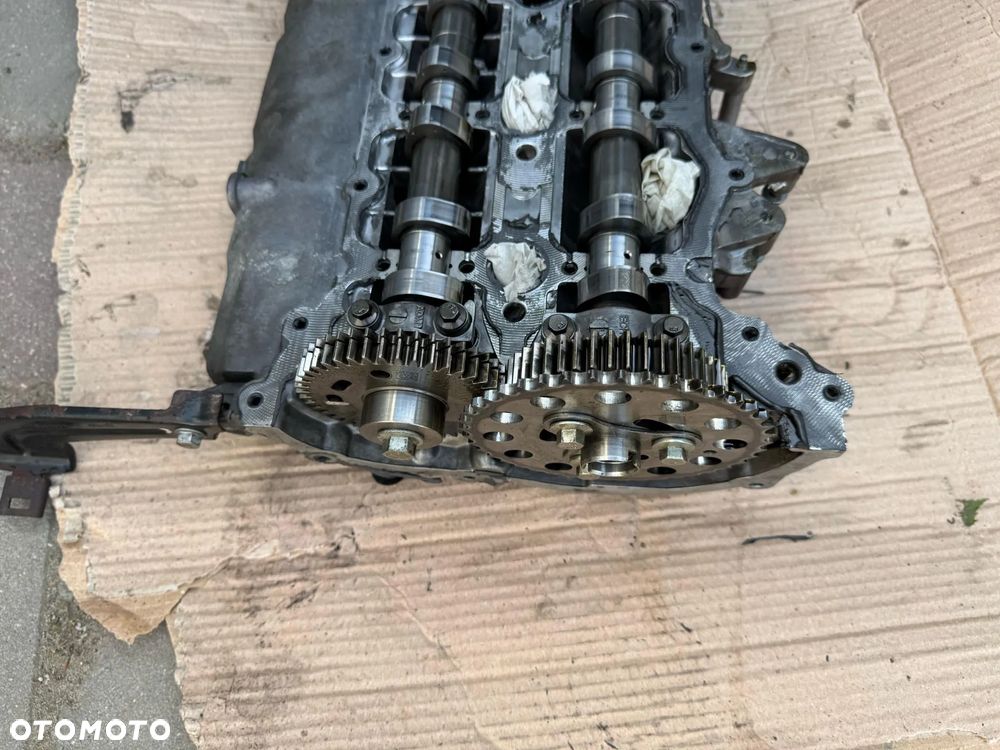 Głowica Renault Master 2.3dci wałki pokrywa M9T - 10