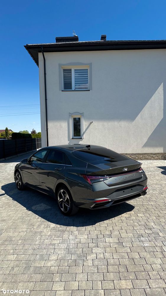 Hyundai Elantra 1.6 Executive CVT - 16