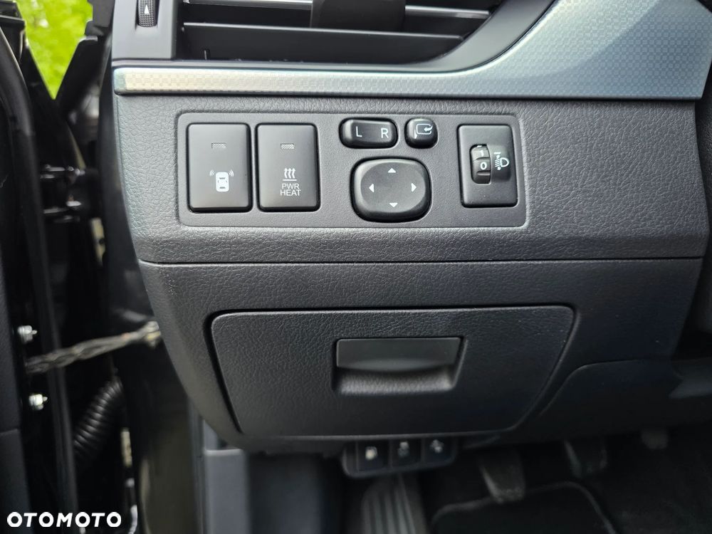 Toyota Avensis - 16