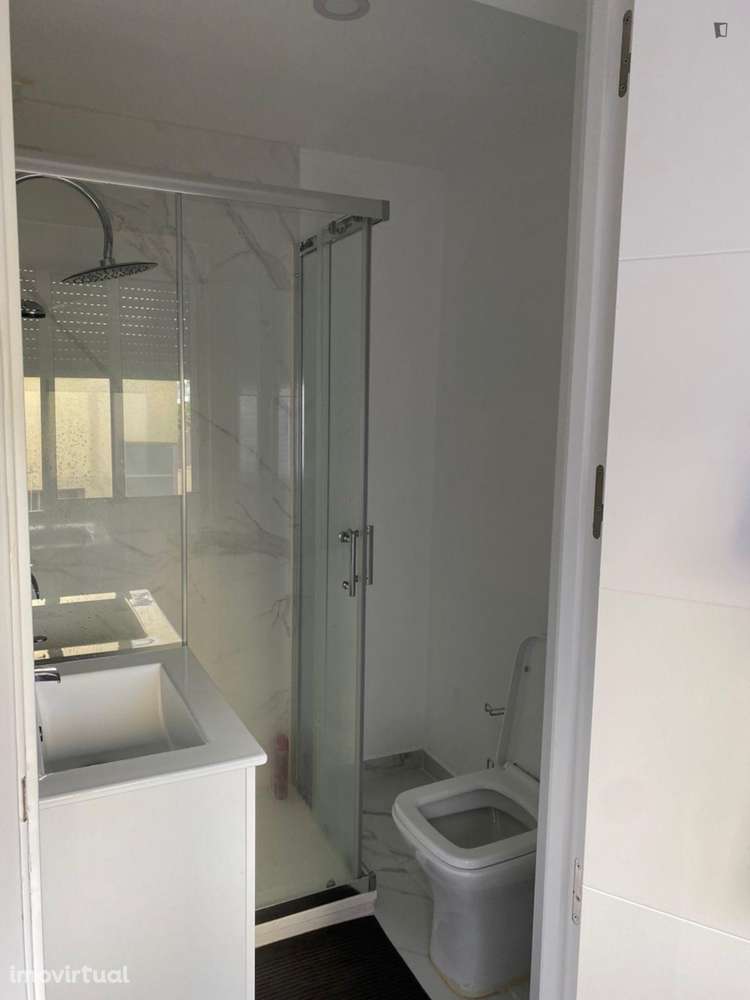 Quarto - localizado em Amadora Lisbon - Grande imagem: 5/21