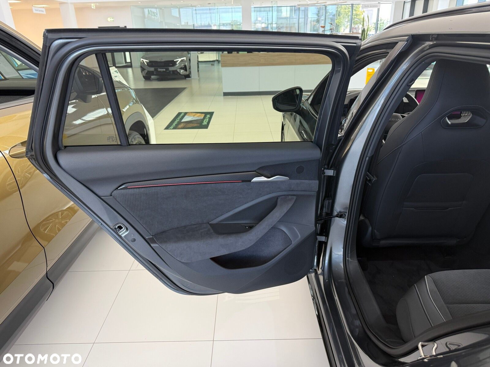 Skoda Superb 2.0 TDI SCR 4x4 Sportline DSG - 13