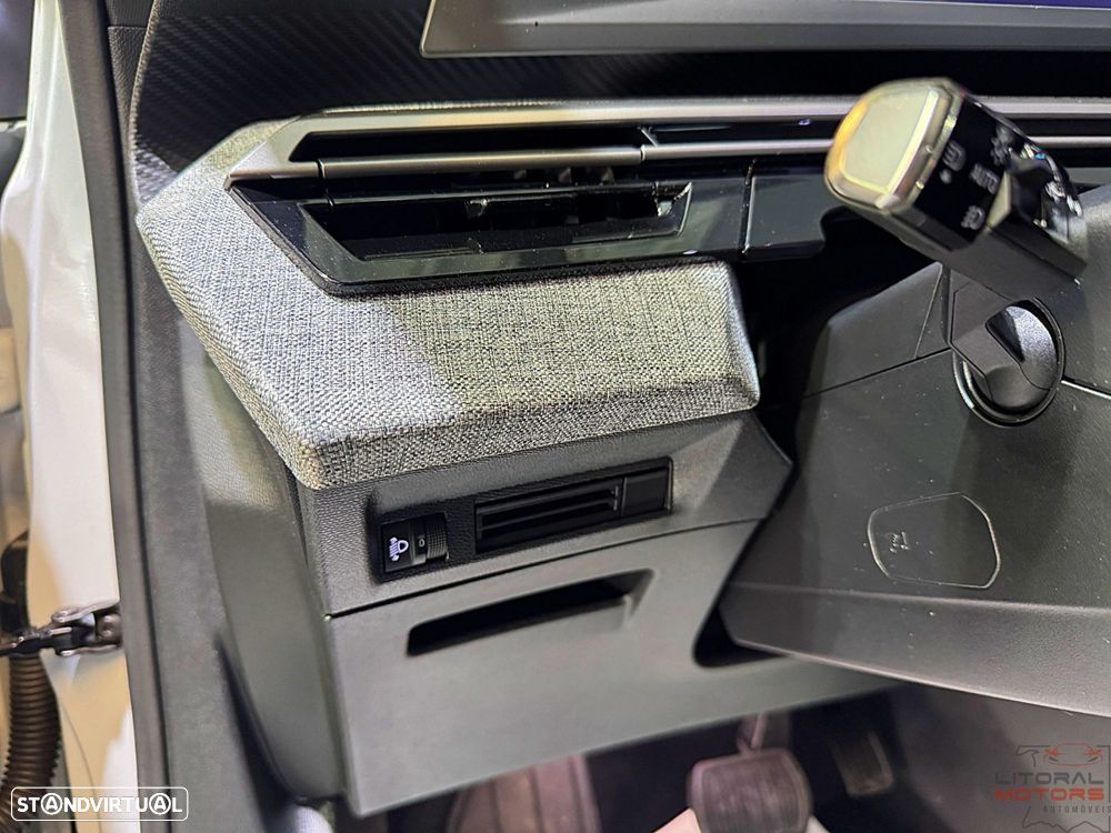 Peugeot 3008 1.2 Hybrid Allure e-DCS6 - 19