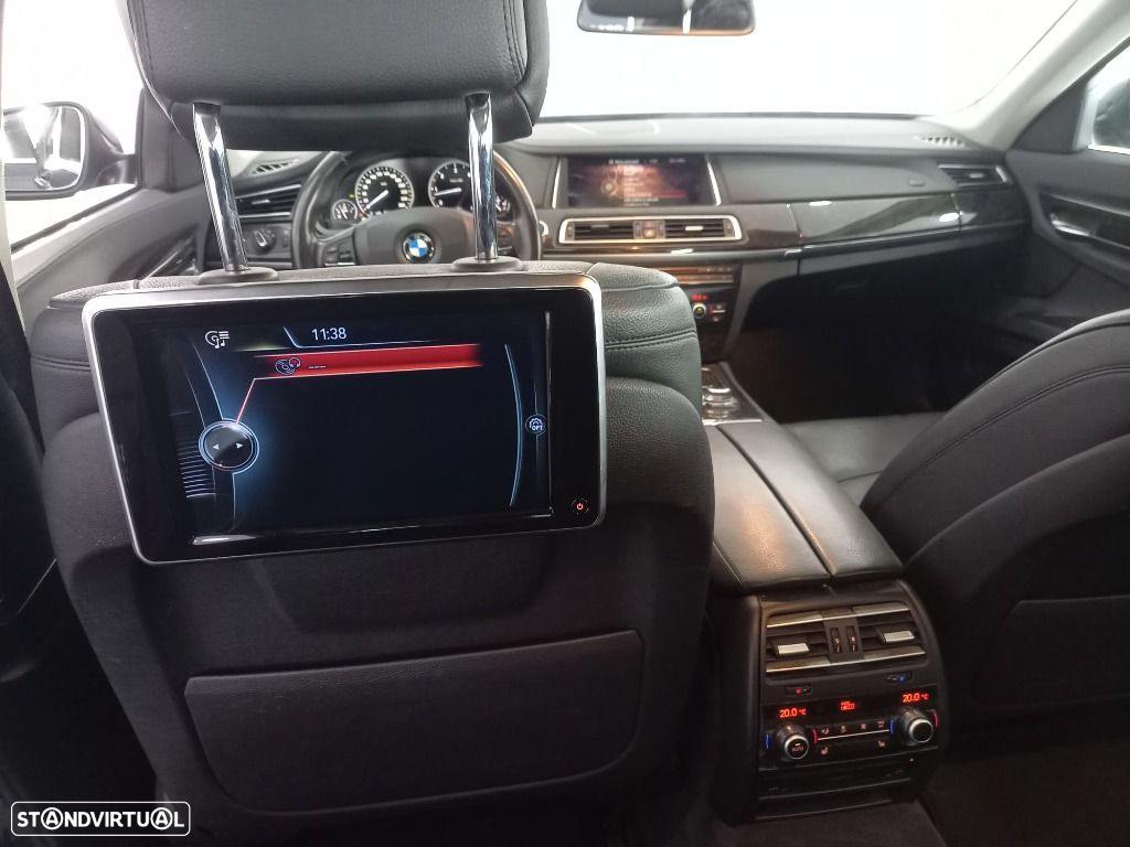 BMW 740 d xDrive - 25