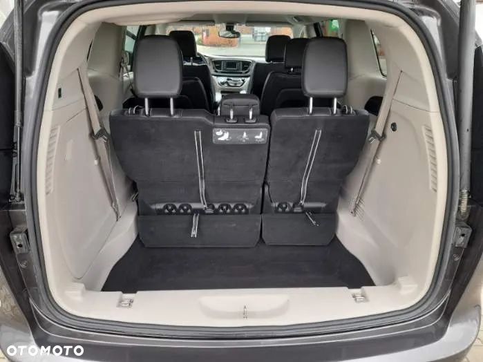 Chrysler Pacifica - 11