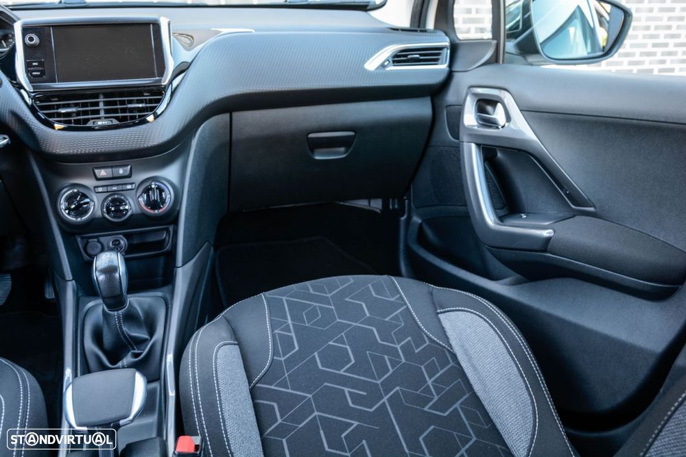 Peugeot 2008 1.5 BlueHDi Signature - 11