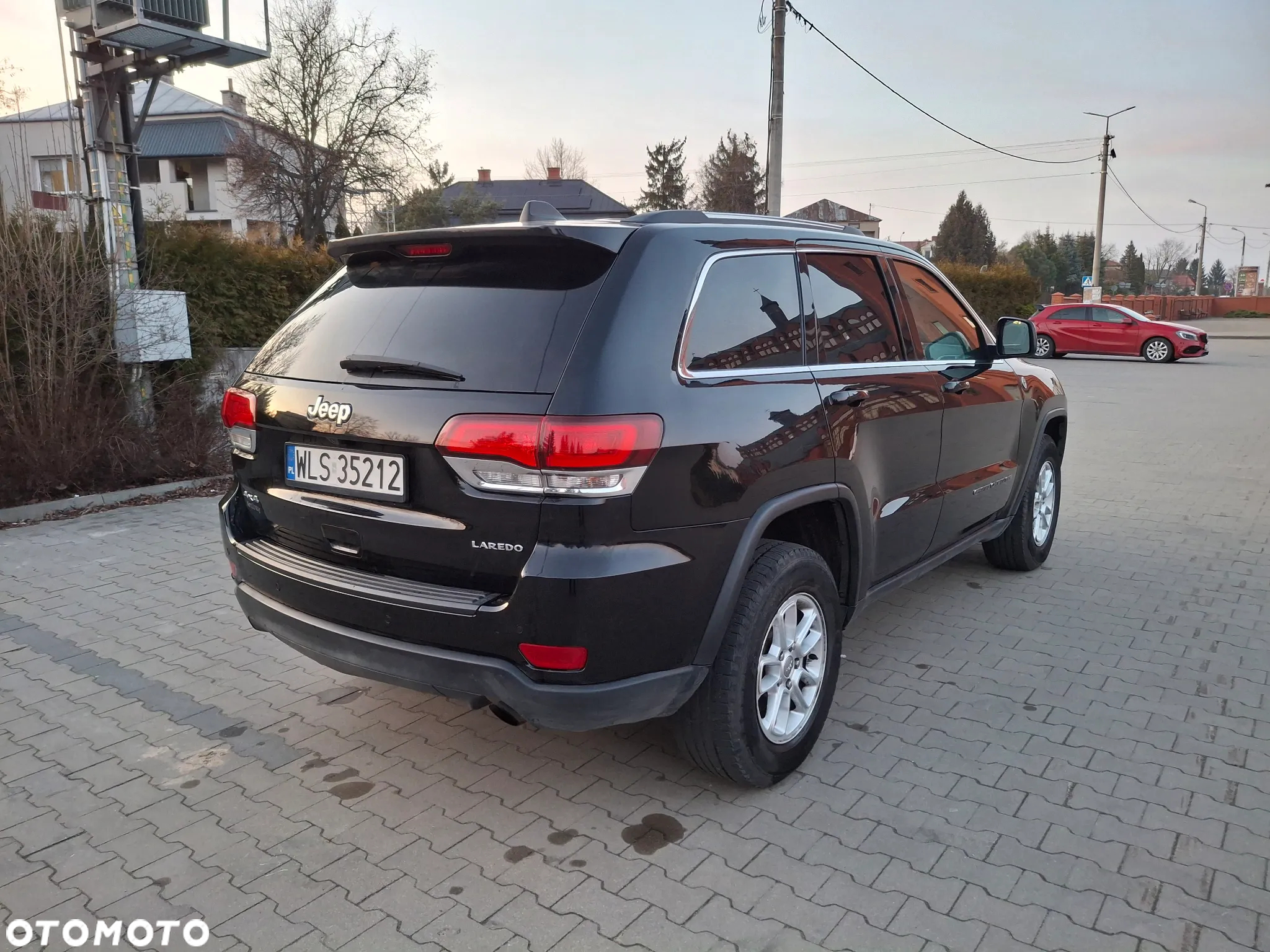 Jeep Grand Cherokee - 12