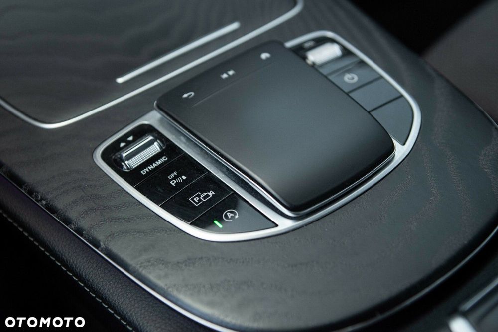 Mercedes-Benz Klasa E 220 d 4-Matic AMG/Avantgarde - 28