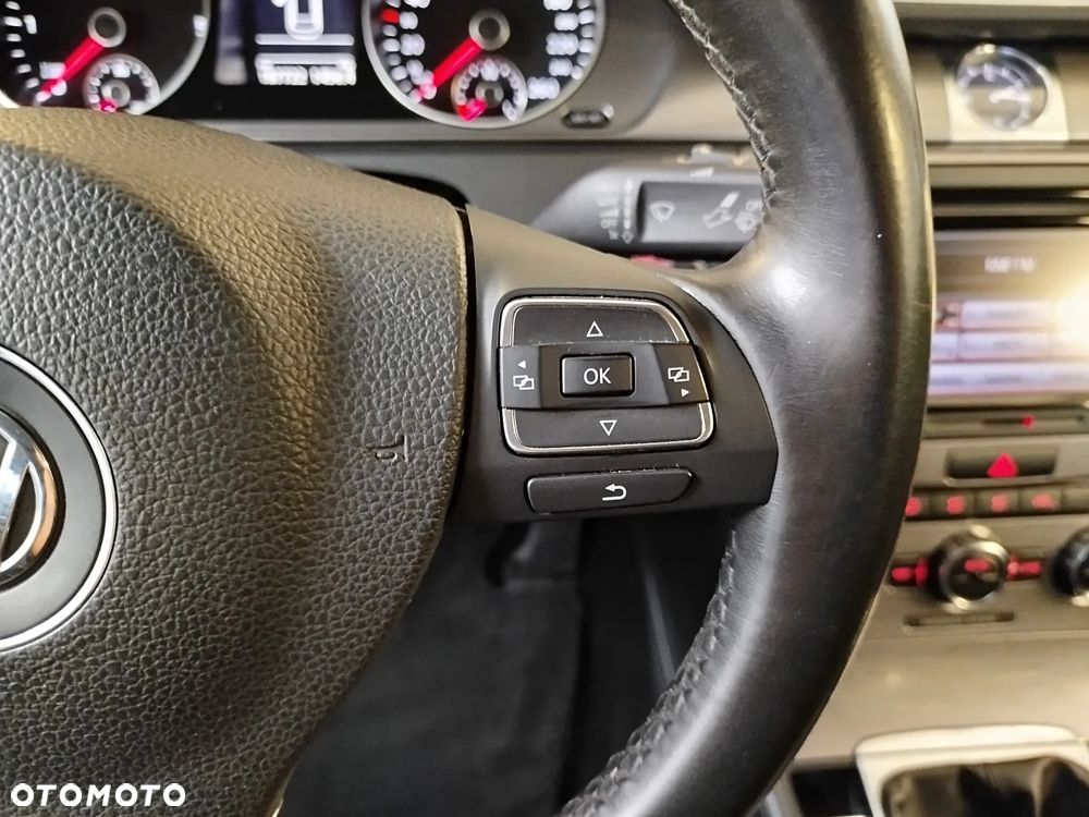 Volkswagen Passat 2.0 TDI Highline - 16