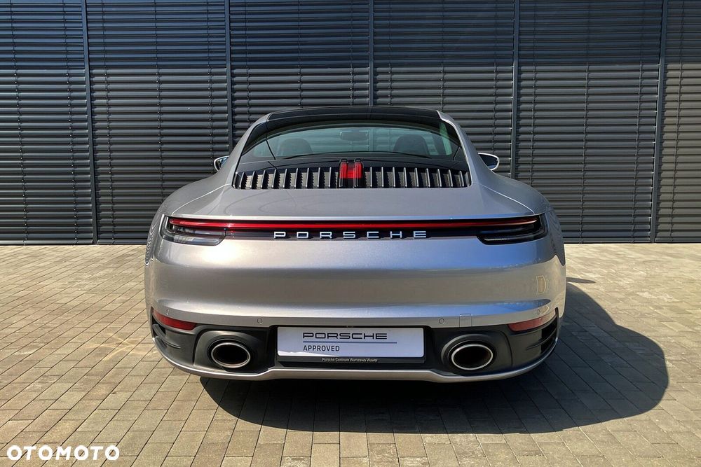 Porsche 911 Carrera - 6