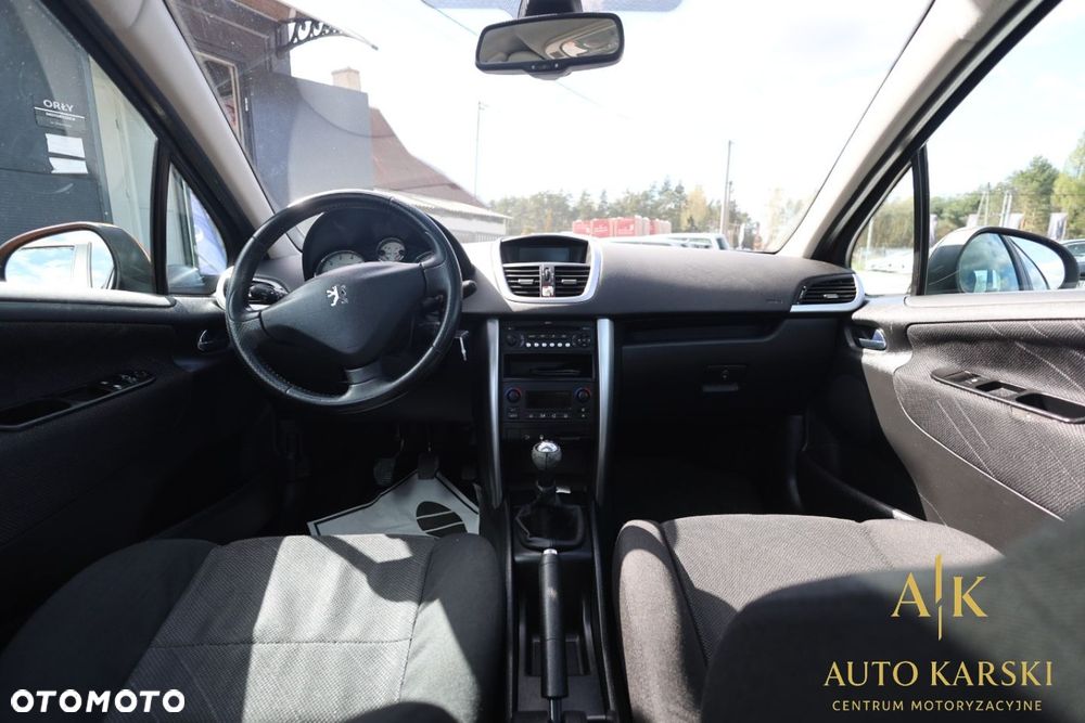 Peugeot 207 - 8