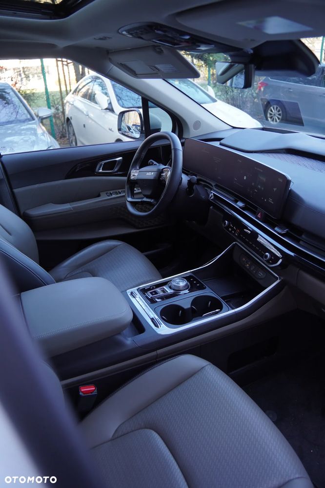 Kia Carnival - 16
