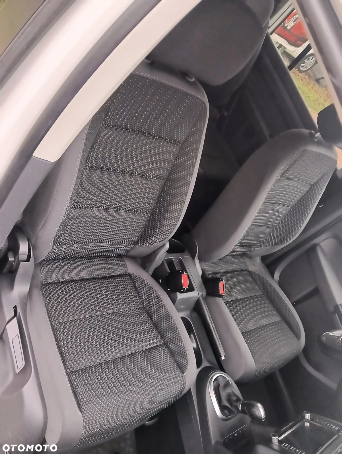Volkswagen Touran 2.0 TDI DPF BlueMotion Technology DSG Comfortline - 23