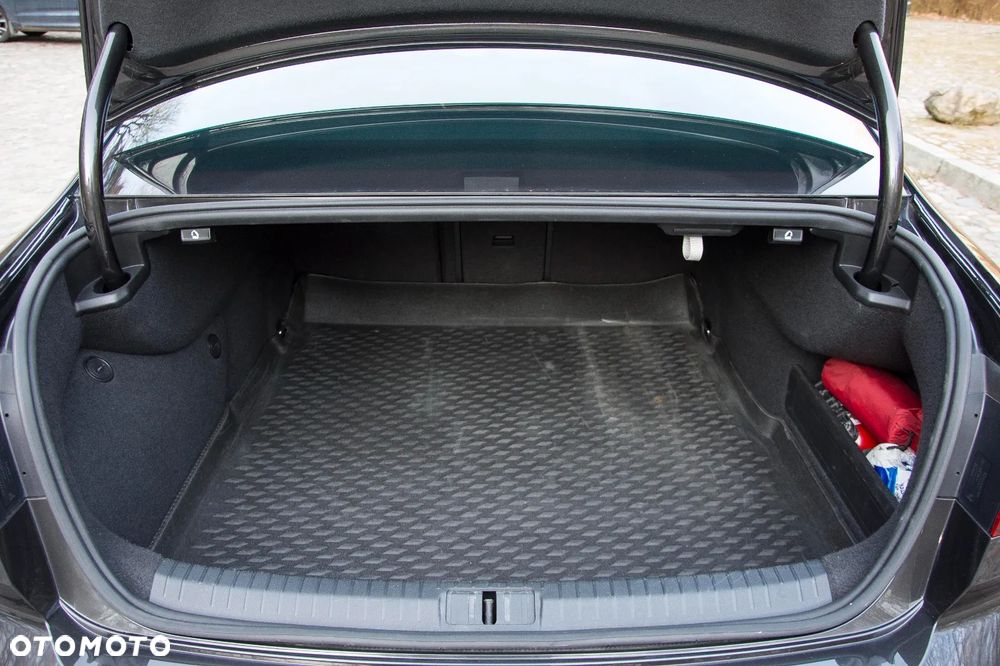 Volkswagen Passat - 16
