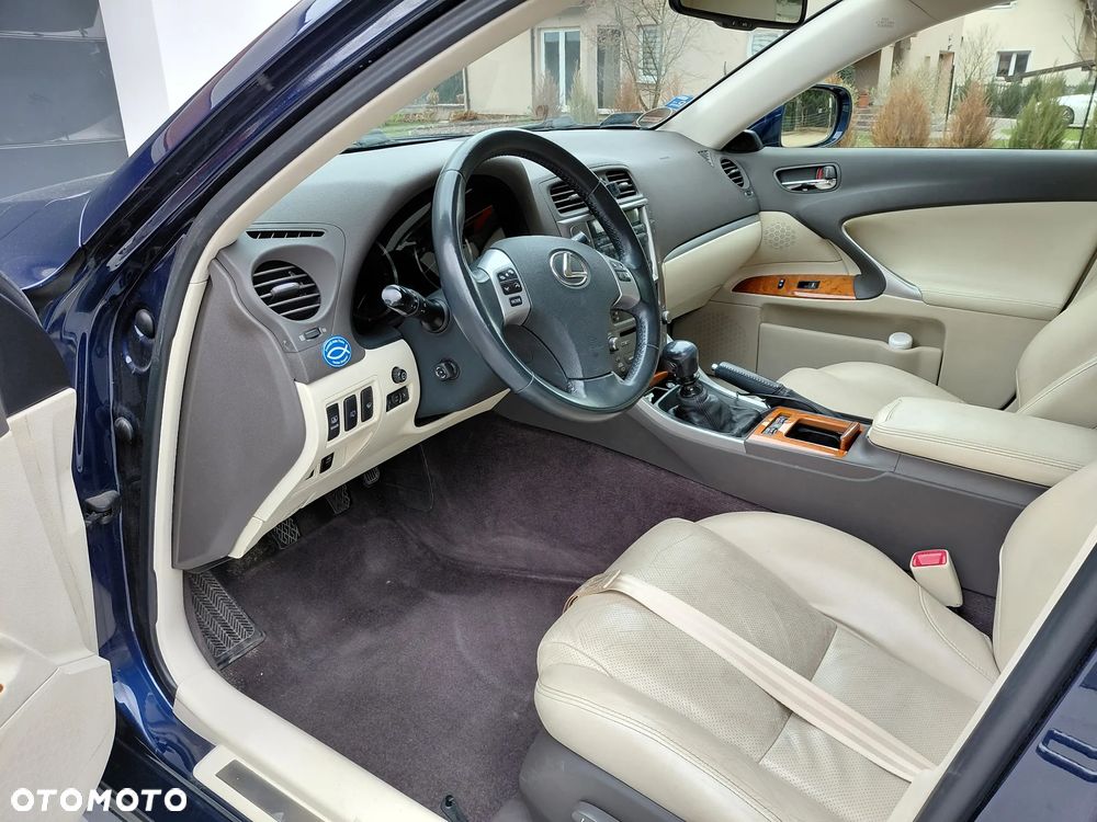 Lexus IS 200 D Prestige - 12
