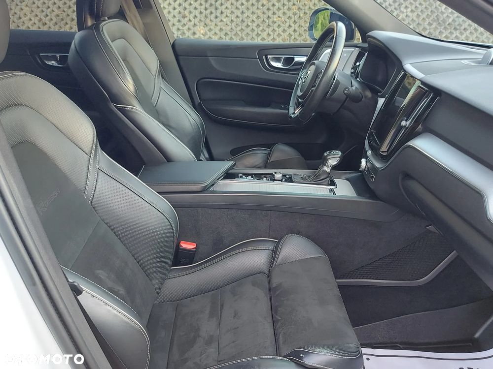 Volvo XC 60 T6 AWD R-Design - 24