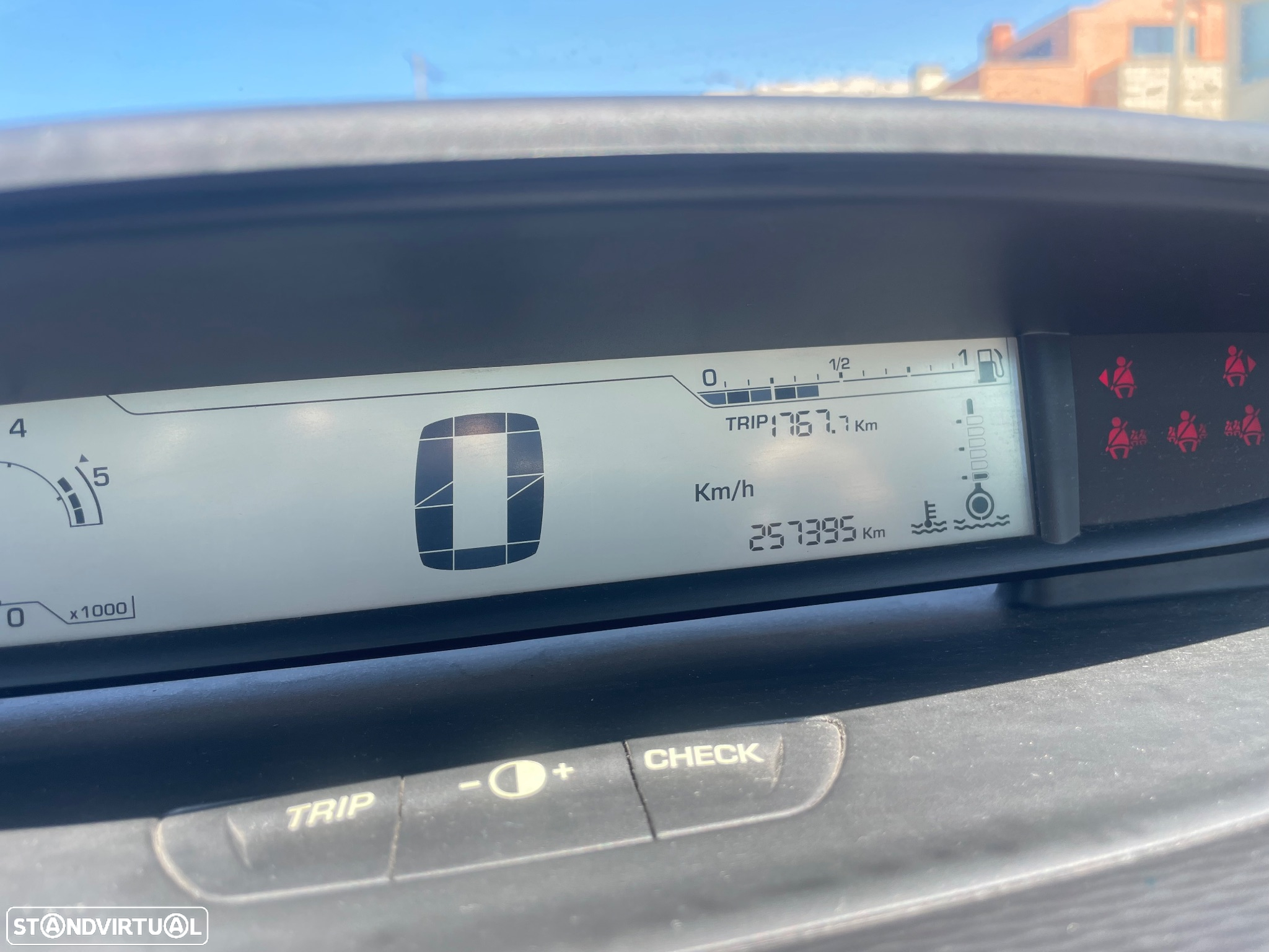 Citroën C4 1.6 HDi Attraction - 4