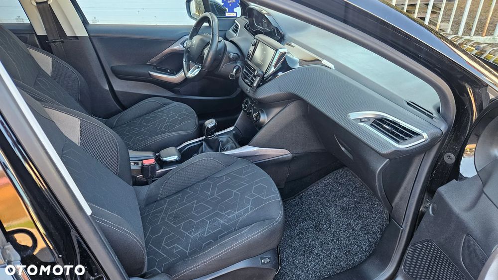 Peugeot 2008 1.2 Pure Tech Style - 7