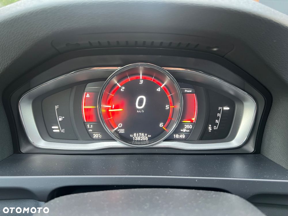 Volvo V60 Cross Country D3 Drive-E Summum - 16
