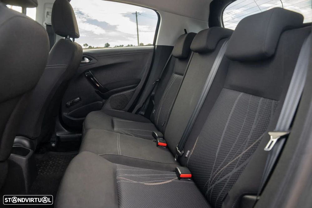 Peugeot 208 1.2 PureTech Active - 13