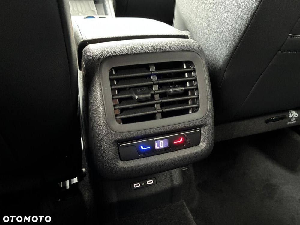 Volkswagen T-Roc - 27