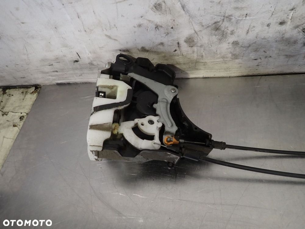 ZAMEK PRAWY PRZÓD DRZWI KLAMKA MITSUBISHI LANCER VIII  MN105360 - 2