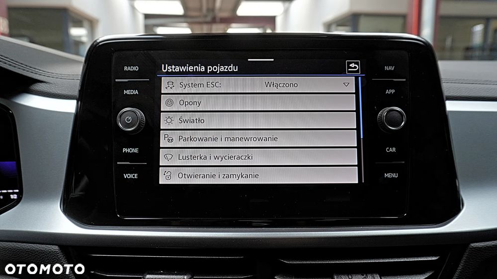 Volkswagen T-Roc ver-1-5-tsi-life - 23