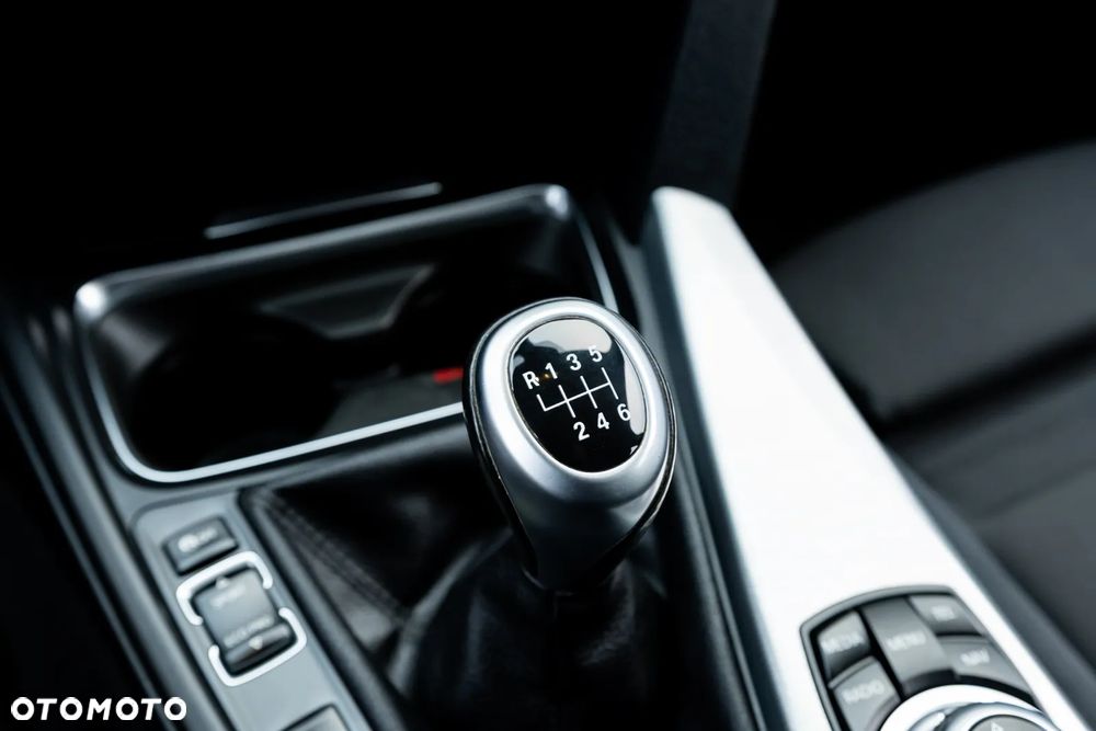 BMW Seria 3 320d DPF Edition Sport - 34
