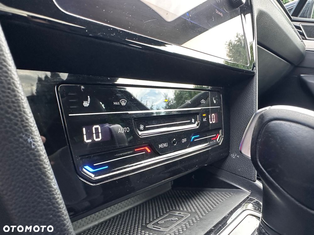 Volkswagen Passat Variant 2.0 TDI SCR DSG Elegance - 32