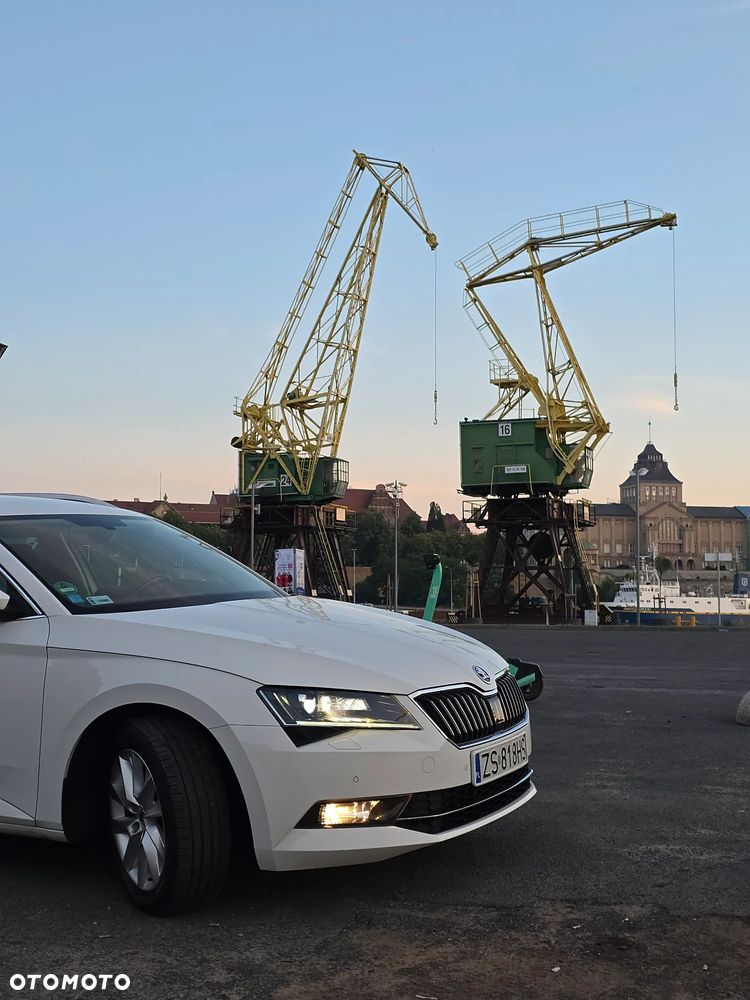Skoda Superb 2.0 TDI Ambition DSG - 40