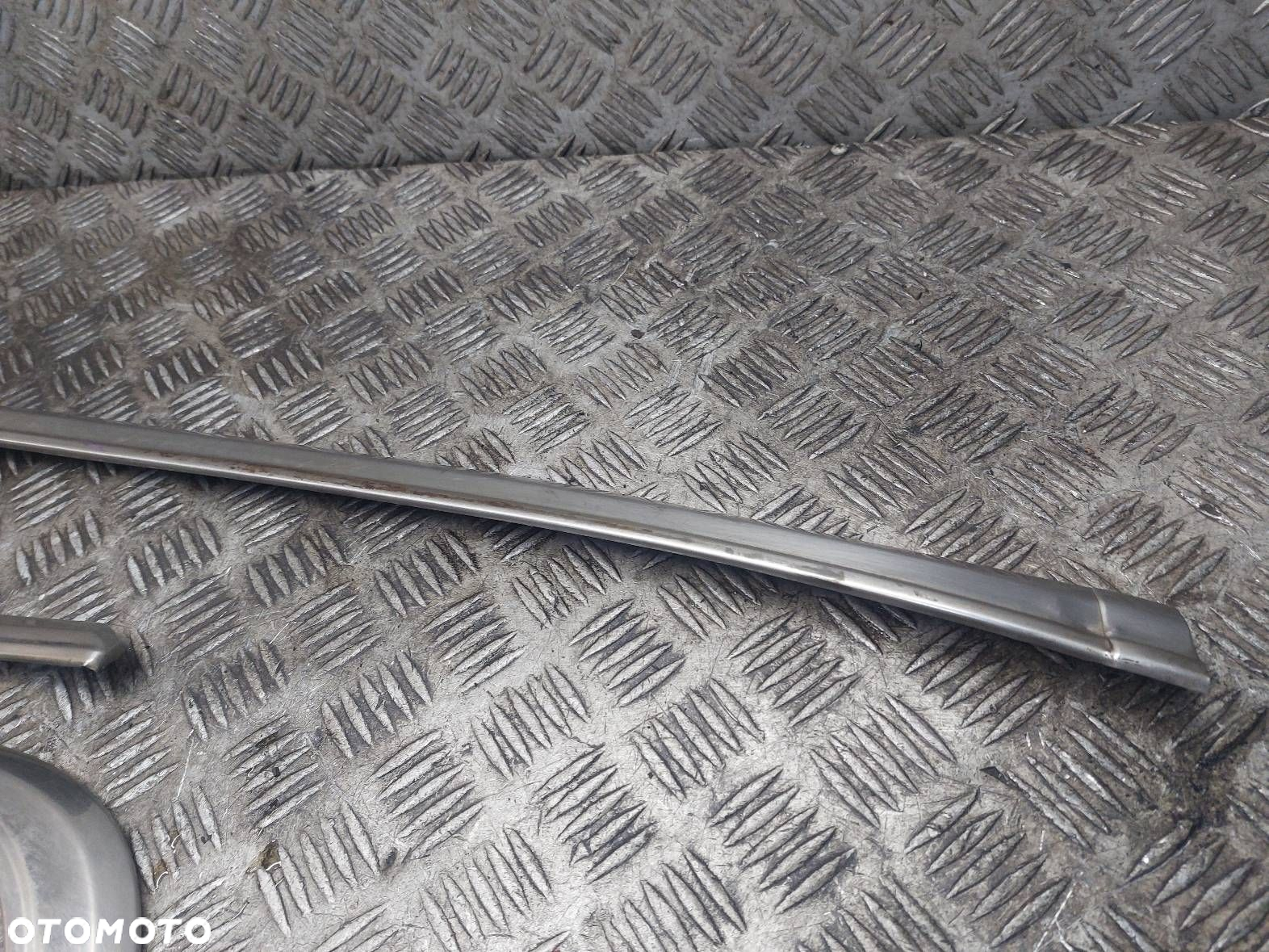 LISTWA OZDOBNA ZDERZAKA TYŁ CHROM AUDI 80 B3 SEDAN - 6