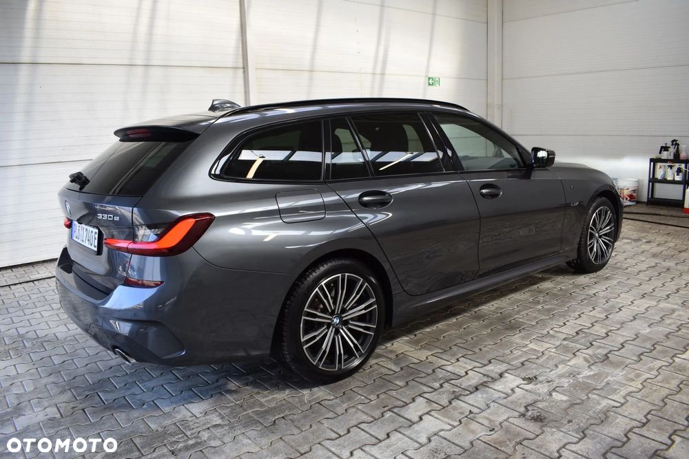 BMW Seria 3 330e M Sport - 10