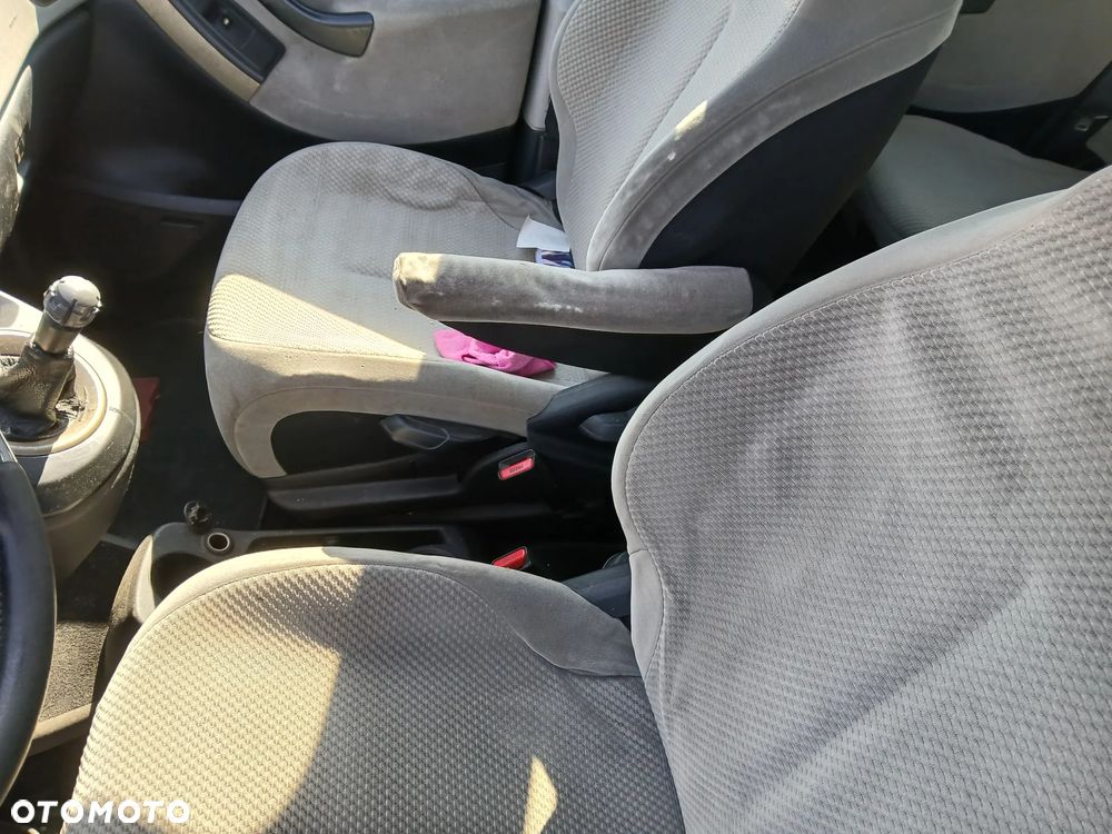 citroen C4 picasso EZWD fotel fotele kanapa deska kokpit podsufitka boczek boczki klamka - 6