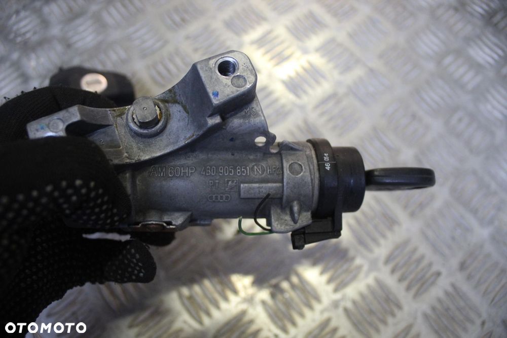 STACYJKA WKŁADKA KLUCZYK KOREK WLEWU PALIWA VW FOX 4B0905851N - 4