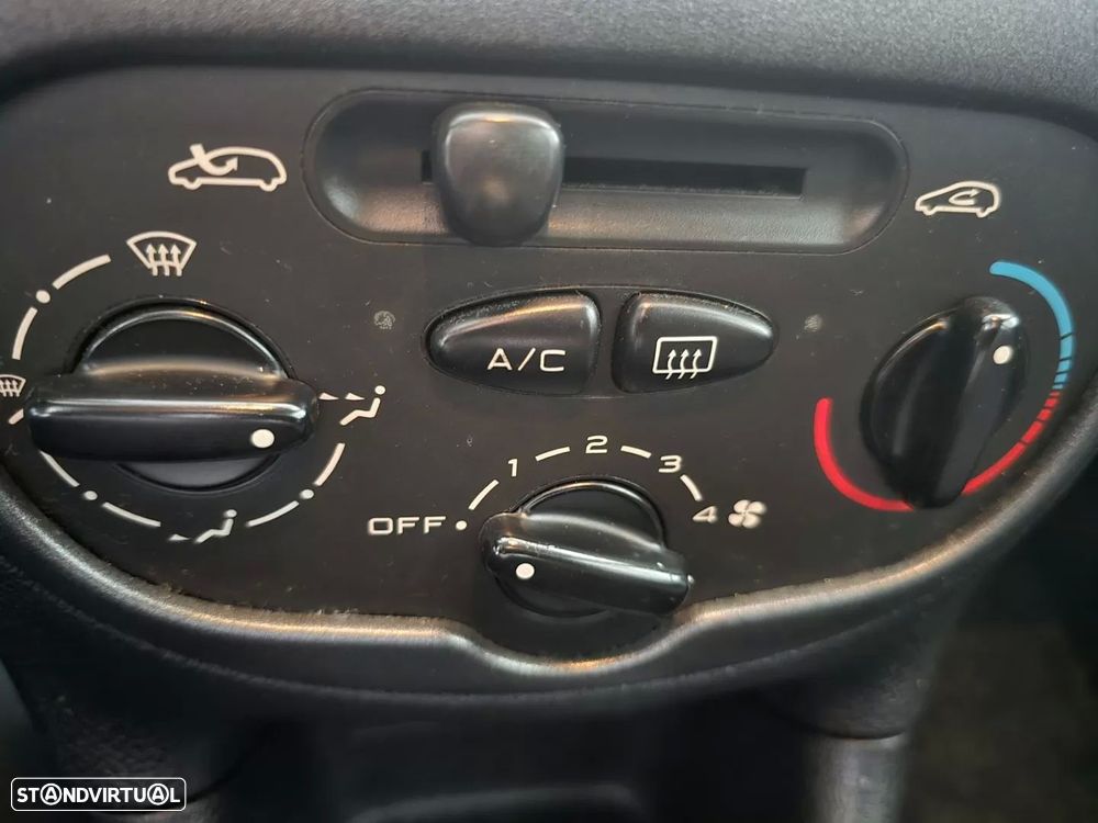 Peugeot 206 1.1 Color Line - 16