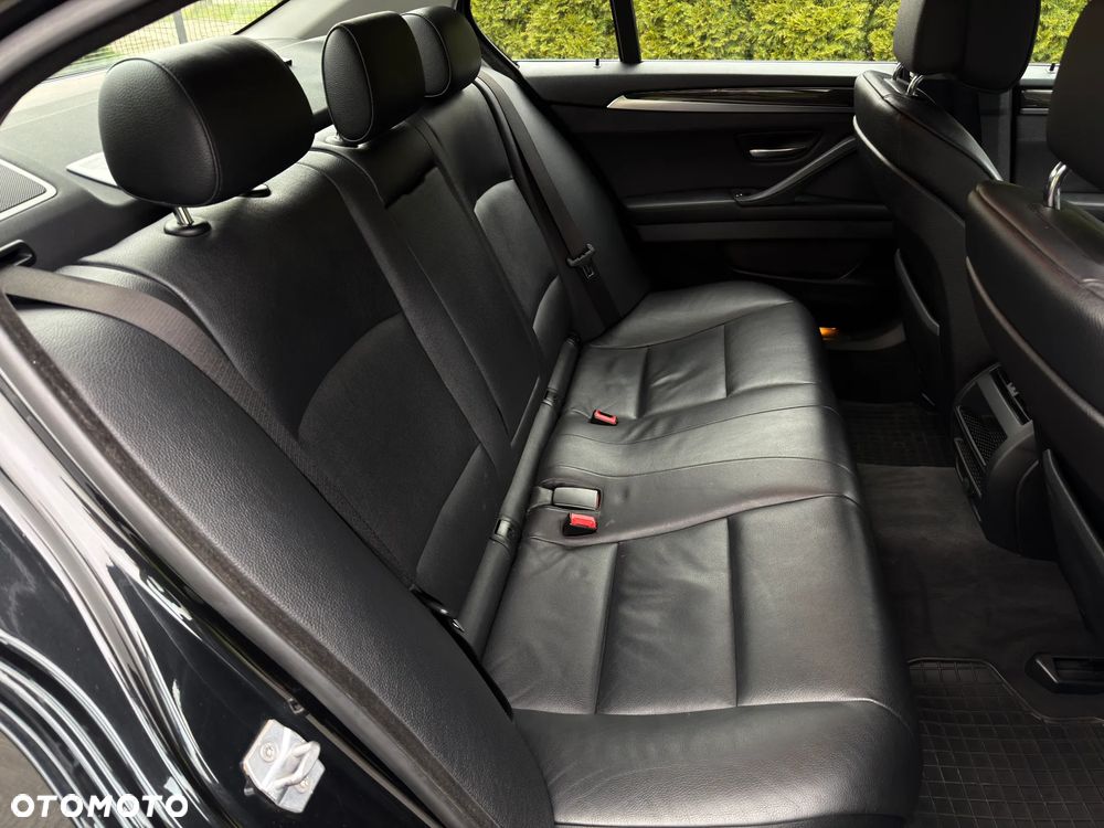 BMW Seria 5 525d xDrive Luxury Line - 34