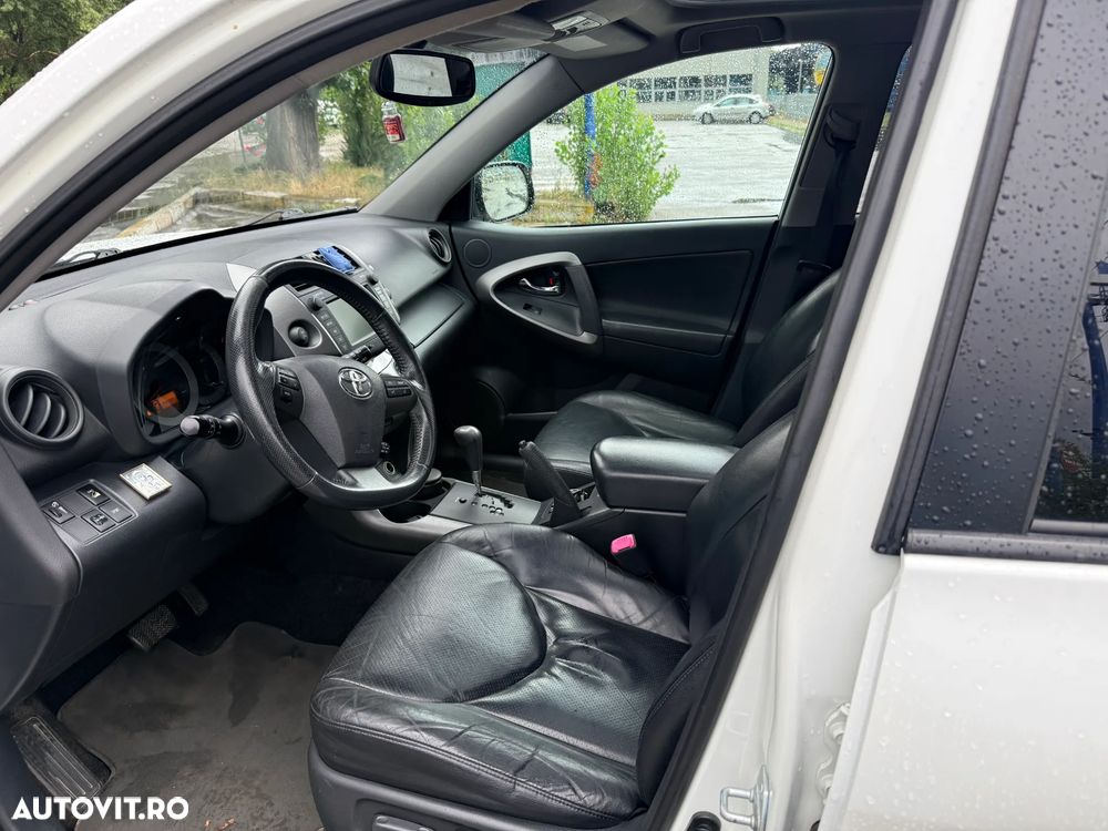 Toyota RAV4 - 9