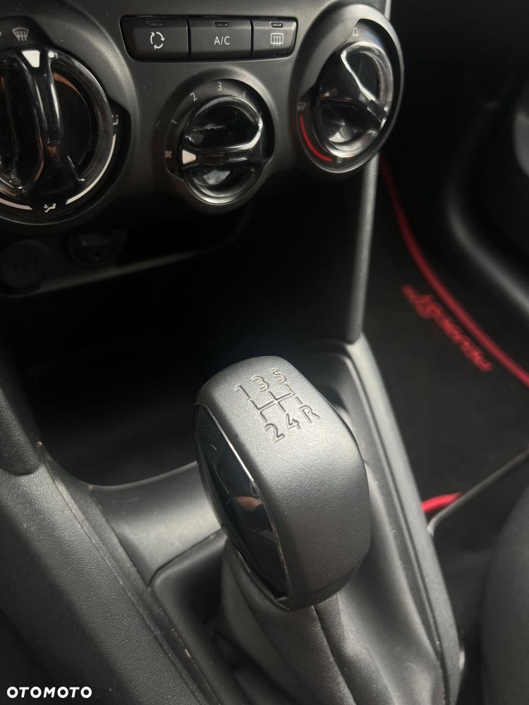 Peugeot 208 - 11