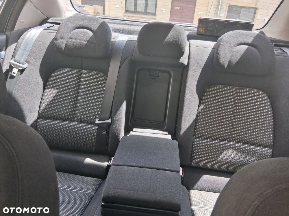 Peugeot 407 HDi 135 Premium - 28