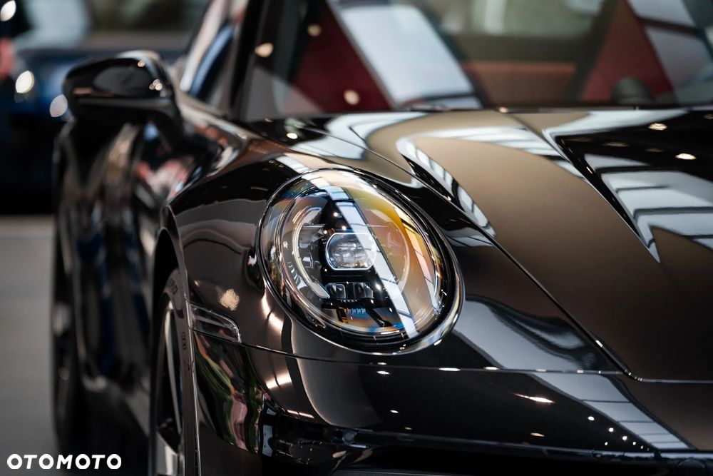 Porsche 911 Carrera - 24